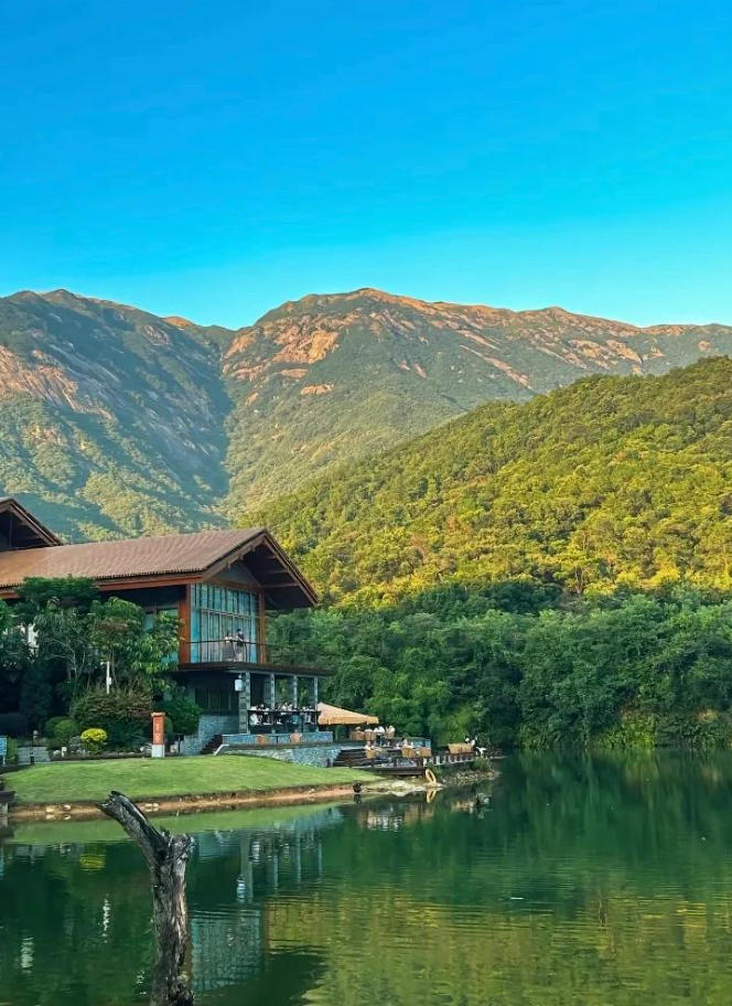 Explore Huizhou with the Guide and Encou