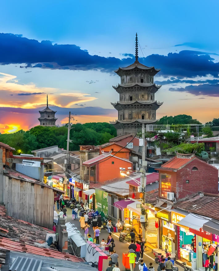 Half the city in smoke, half in immortality—A Few Days in Quanzhou, Awakened by the East and West Pagodas